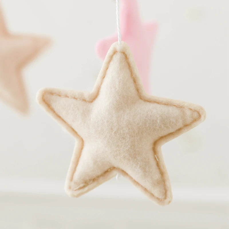 Mobile Musical Bébé en Bois avec Ours en Feutre - Hochet et Carillon pour Lit Nouveau-né